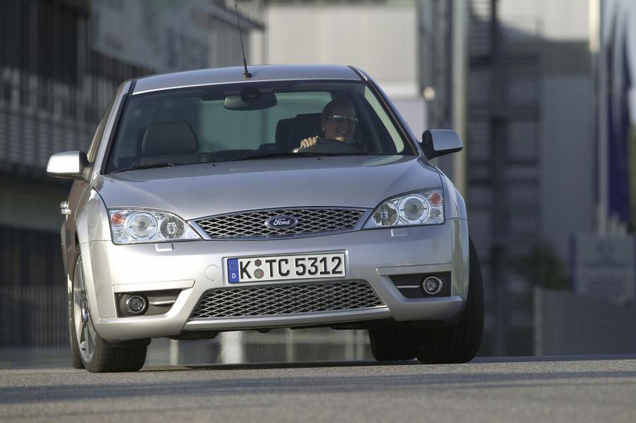  Ford Mondeo Titanium 2004 года  (фото 26 из 38)